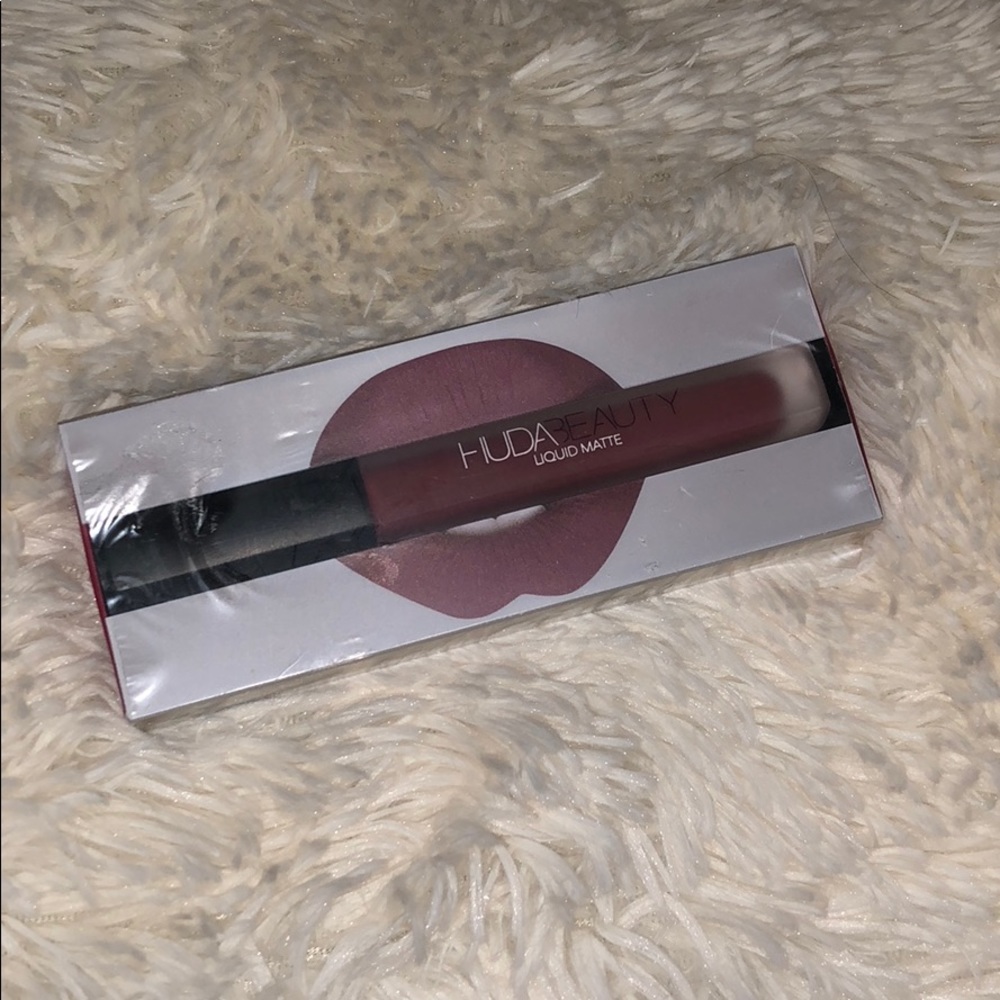 Huda Beauty Liquid Matte Liquid Lipstick